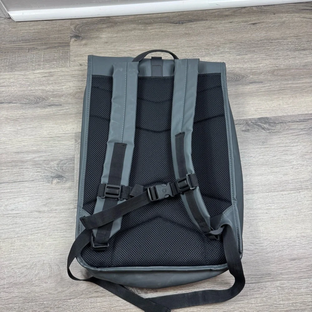 Rains Rolltop Rucksack Backpack Gray Men’s Travel Work Commuter Bag Waterproof